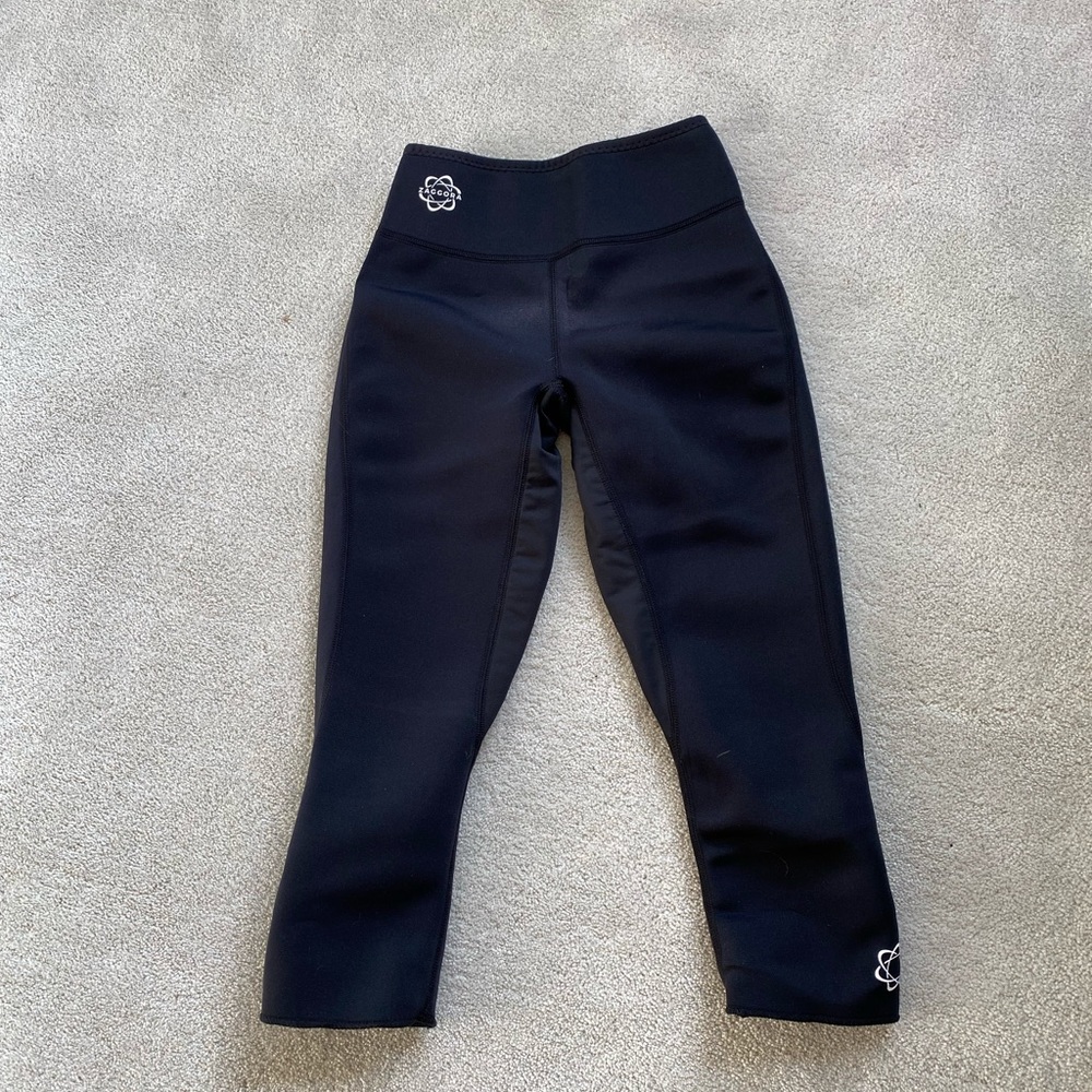 🏷 Final Clearance Ends 3/31: Zaggora Women Hot Pants Capri Black Size S